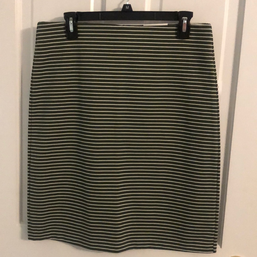 Stretch pencil skirt